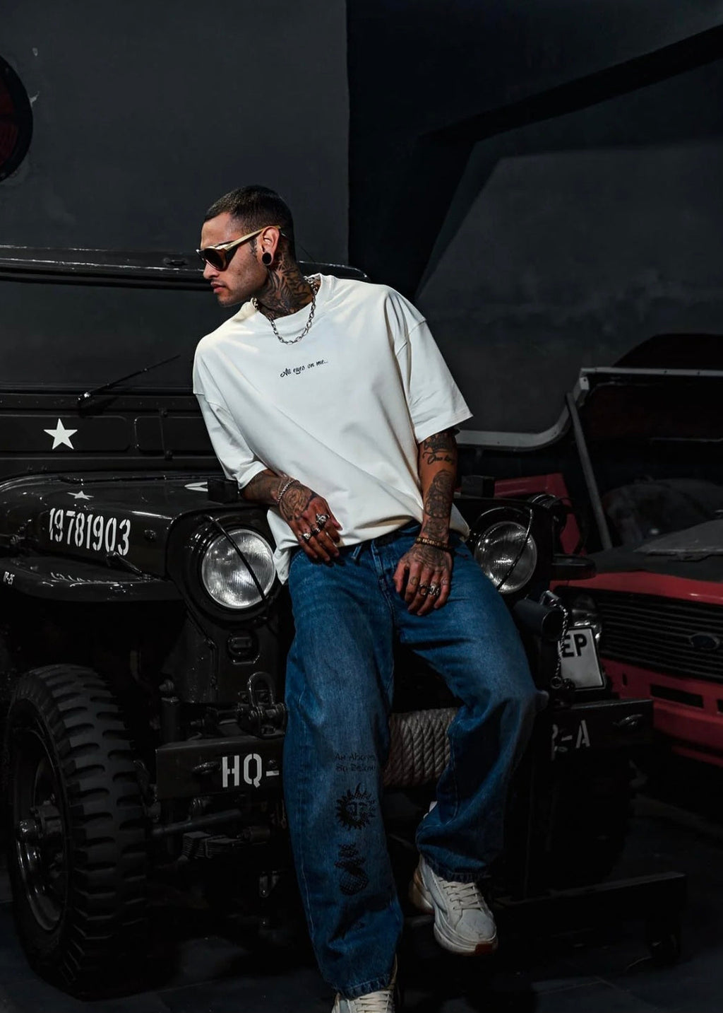 INTO THE BLACK TEE | OVERSIZE