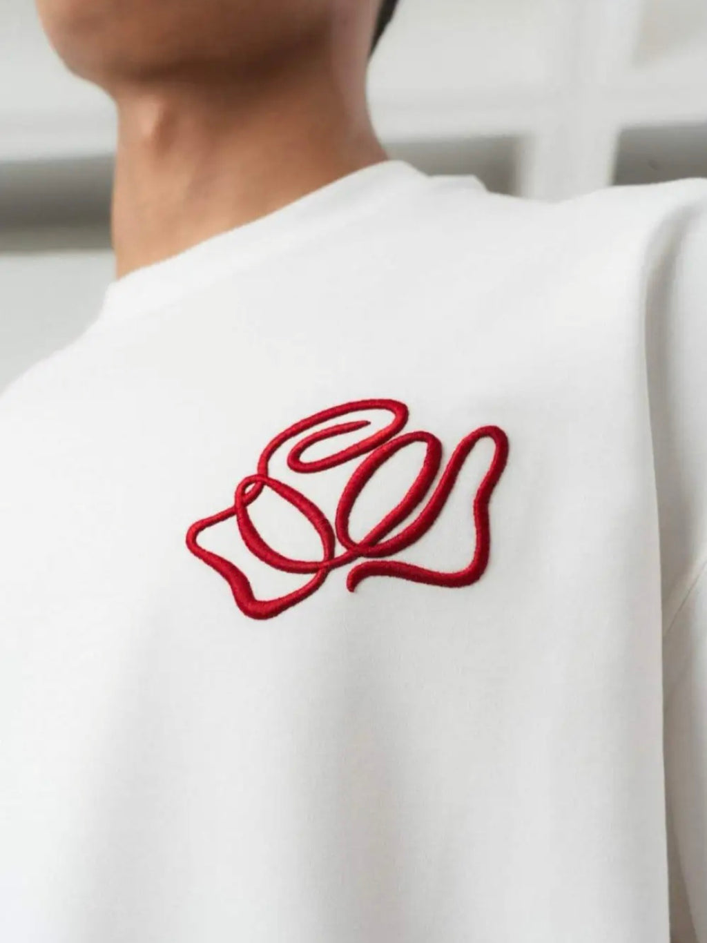ONE ROSE TEE